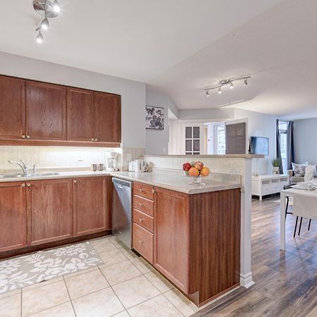 Pelicanstay At Square One Mall Μισισάουγκα Εξωτερικό φωτογραφία