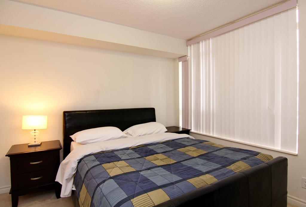 Pelicanstay At Square One Mall Μισισάουγκα Εξωτερικό φωτογραφία