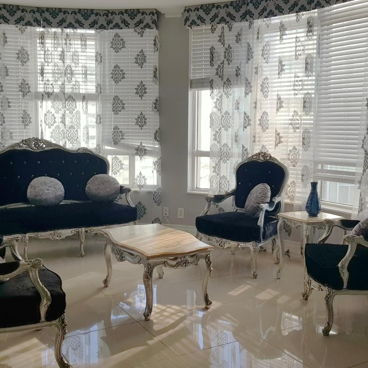 Pelicanstay At Square One Mall Μισισάουγκα Εξωτερικό φωτογραφία
