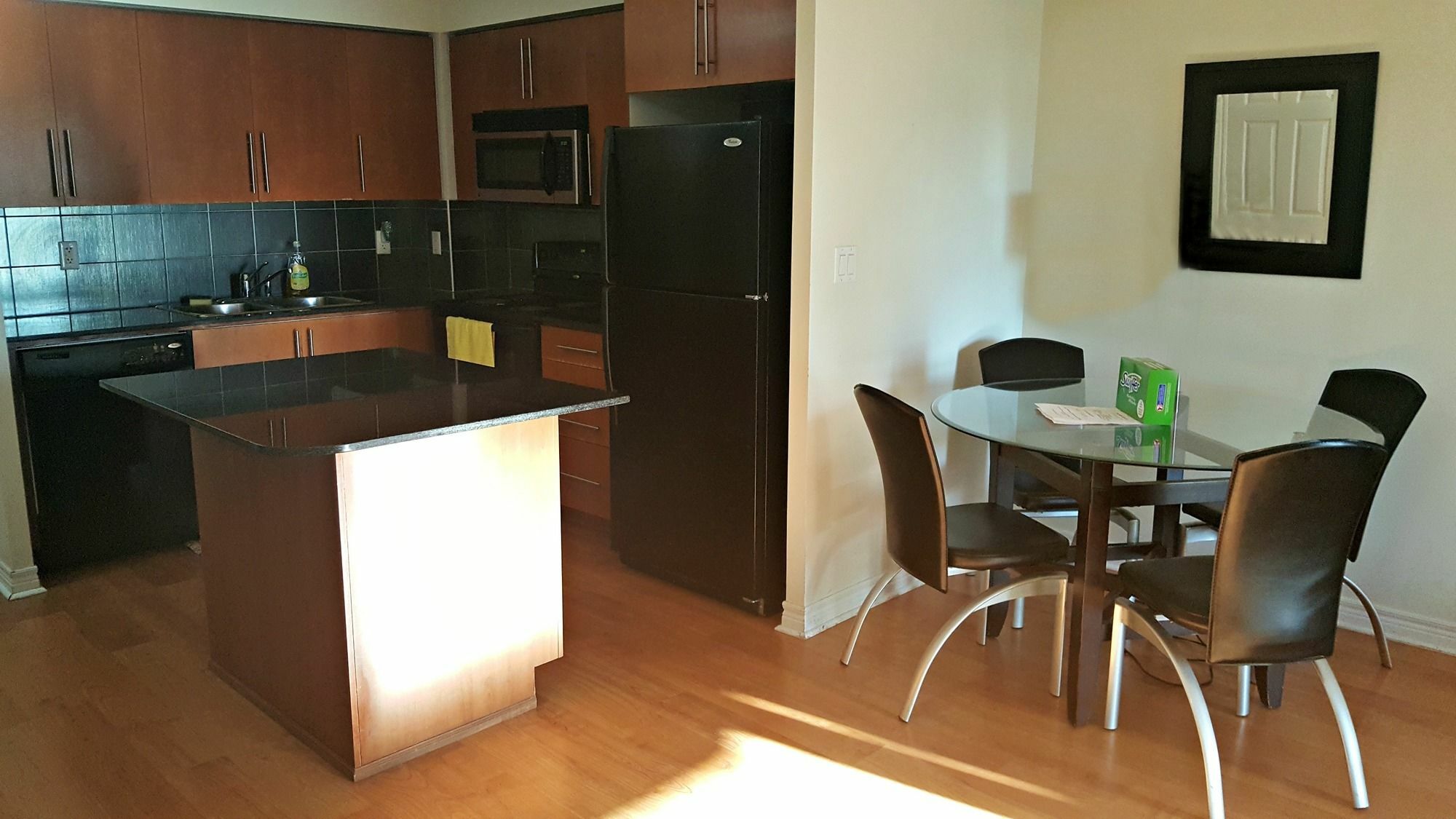 Pelicanstay At Square One Mall Μισισάουγκα Εξωτερικό φωτογραφία