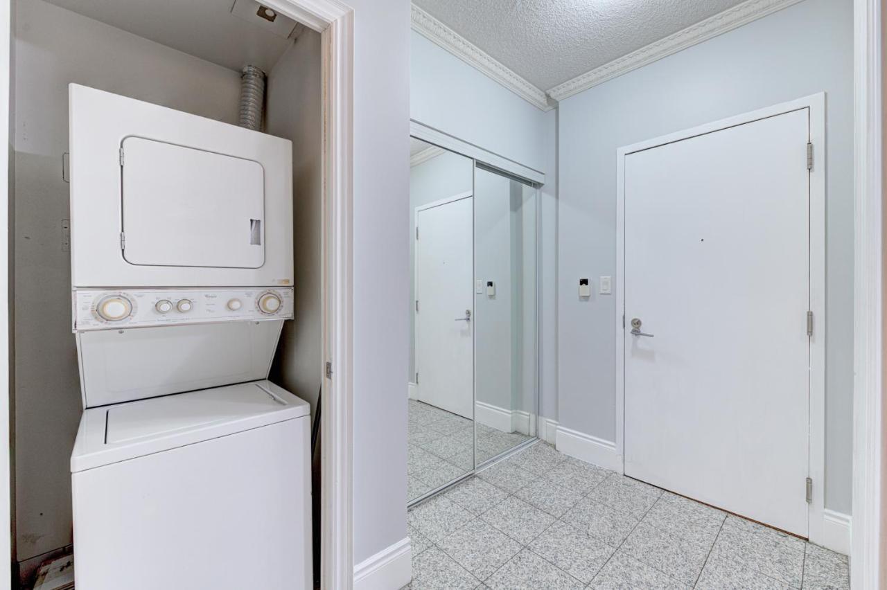 Pelicanstay At Square One Mall Μισισάουγκα Εξωτερικό φωτογραφία