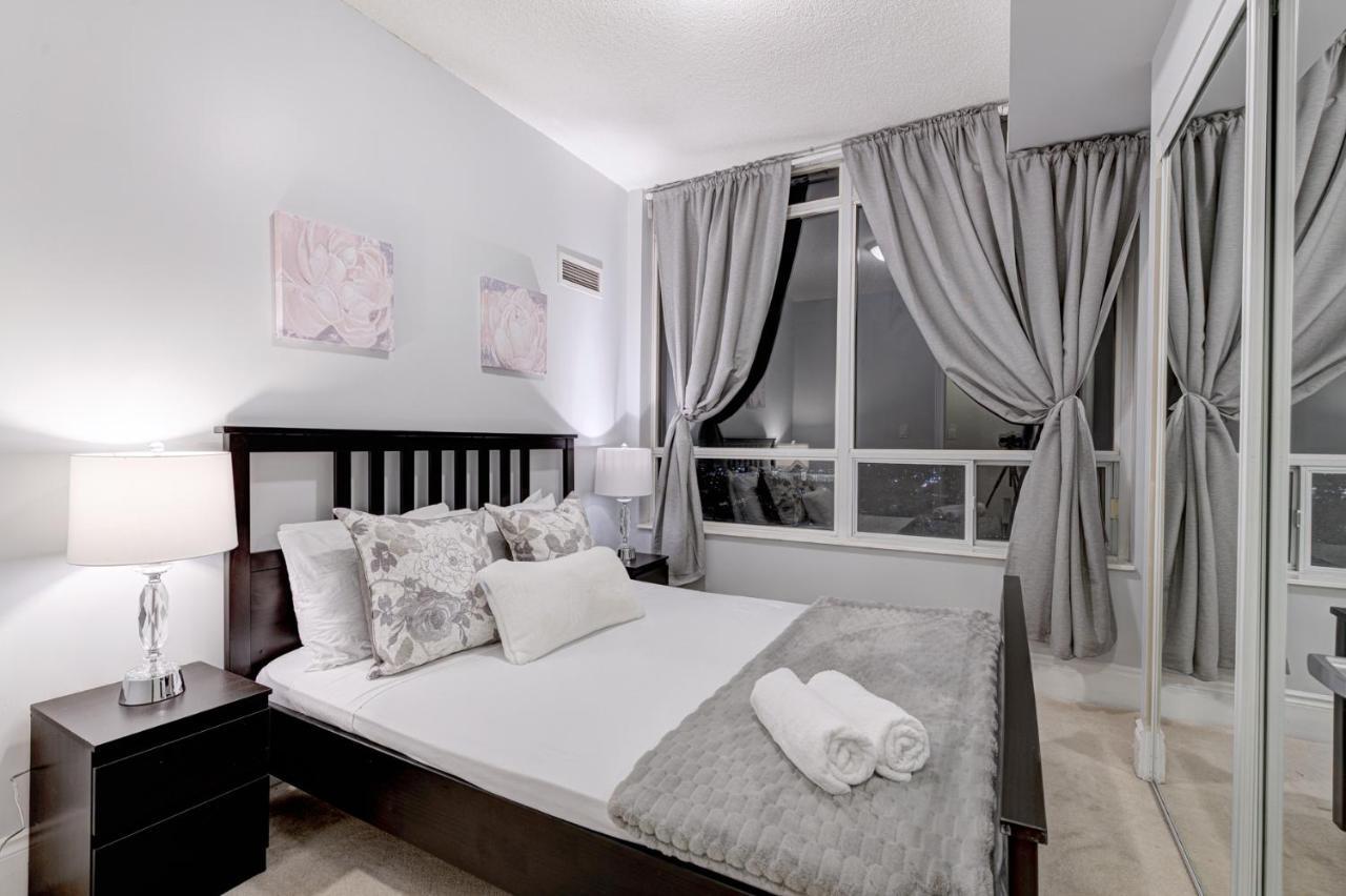 Pelicanstay At Square One Mall Μισισάουγκα Εξωτερικό φωτογραφία